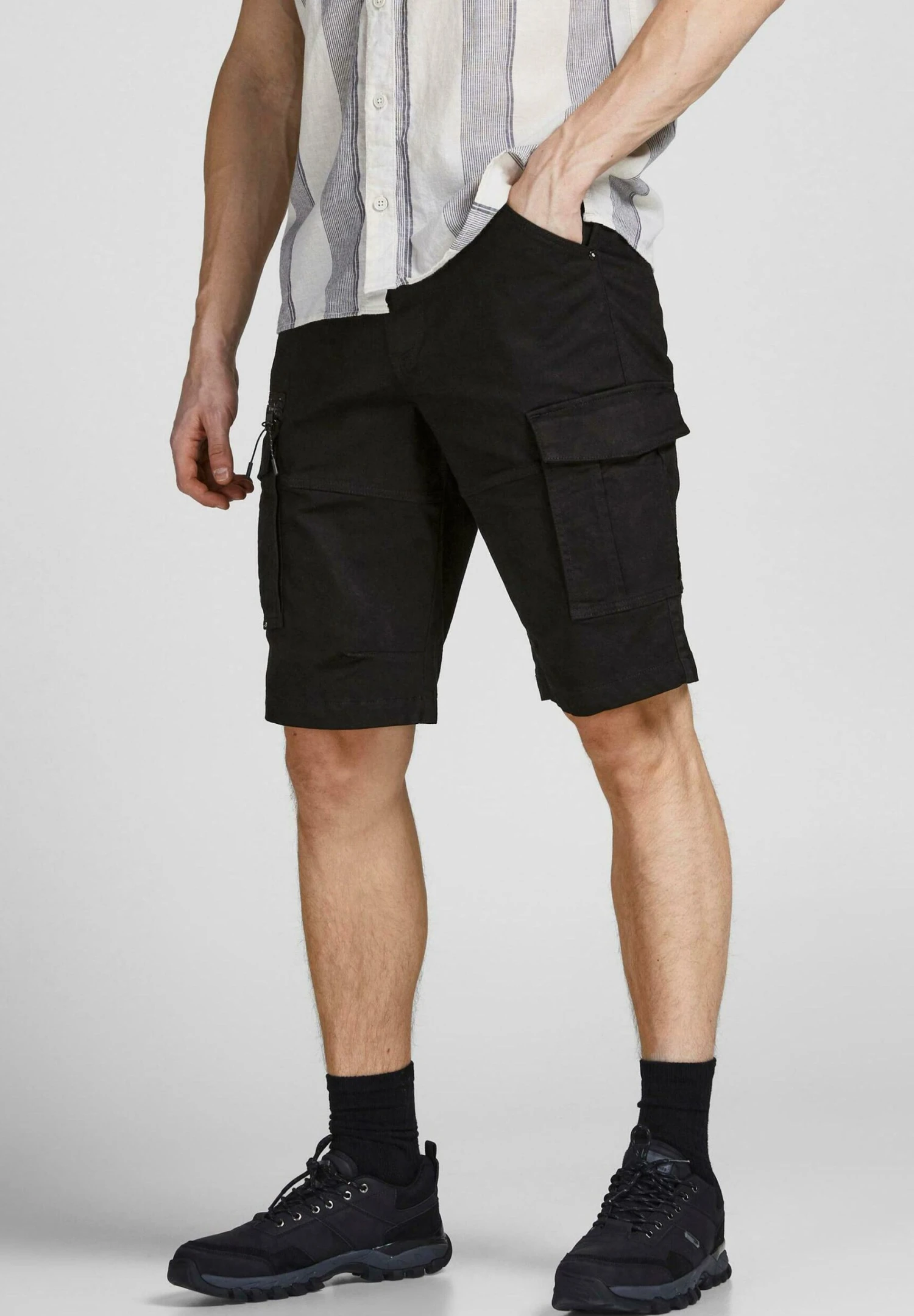 Jack & Jones Unifarbene Dex Mit Cargotaschen - Shorts - Schwarz 1 Jack & Jones Unifarbene Dex Mit Cargotaschen - Shorts - Schwarz