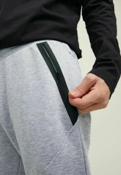 Jack & Jones Gordon Tyson - Trainingsbroek - Light Grey Melange 11 Jack & Jones Gordon Tyson - Trainingsbroek - Light Grey Melange -Jack & Jones Verkoopwinkel 65c0fe655bd549dca8779ef5b729fb1e