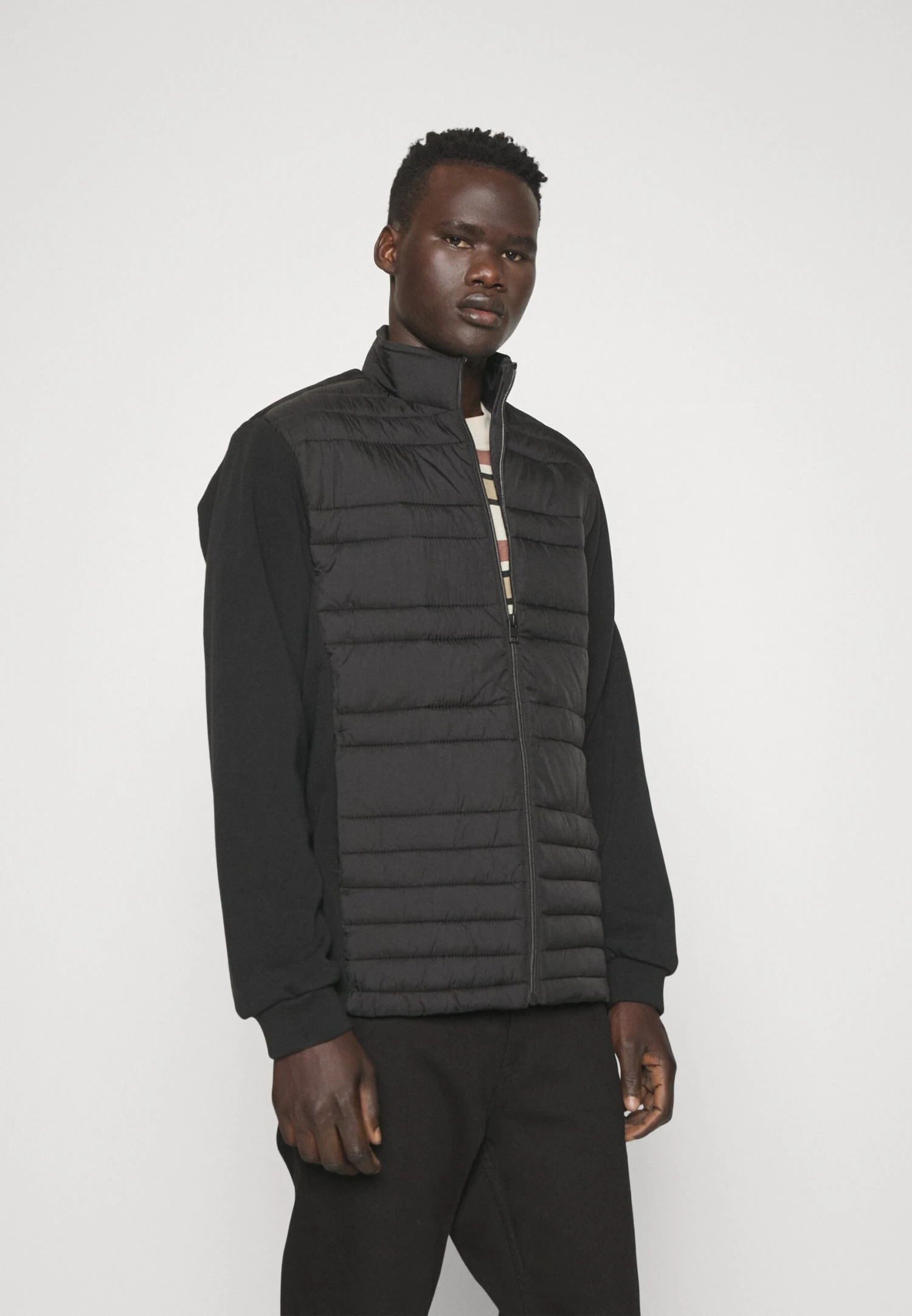 Jack & Jones Jjsanto Hybrid- Lichte Jas - Black 1 Jack & Jones Jjsanto Hybrid- Lichte Jas - Black