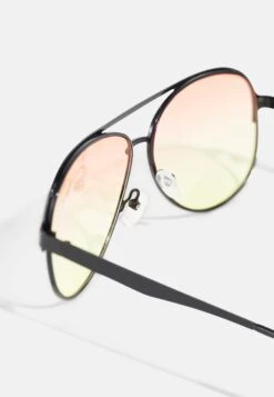 Jack & Jones Jacpilot Sunglasses Unisex - Zonnebril - Black/Orange/Yellow 6 Jack & Jones Jacpilot Sunglasses Unisex - Zonnebril - Black/Orange/Yellow -Jack & Jones Verkoopwinkel 78a1fe31f5e44fbabc3739b31419f79f