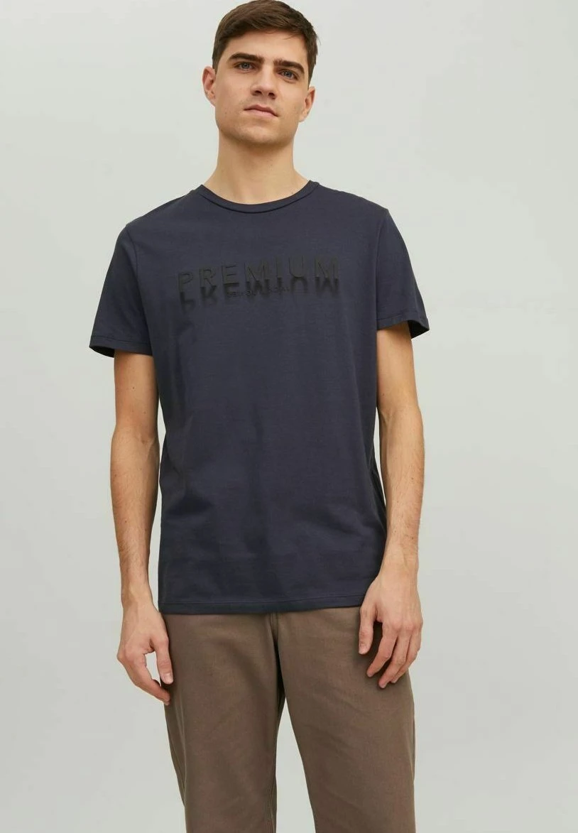 JACK&JONES Premium Logo - T-Shirt Print - Perfect Navy 1 JACK&JONES Premium Logo - T-Shirt Print - Perfect Navy
