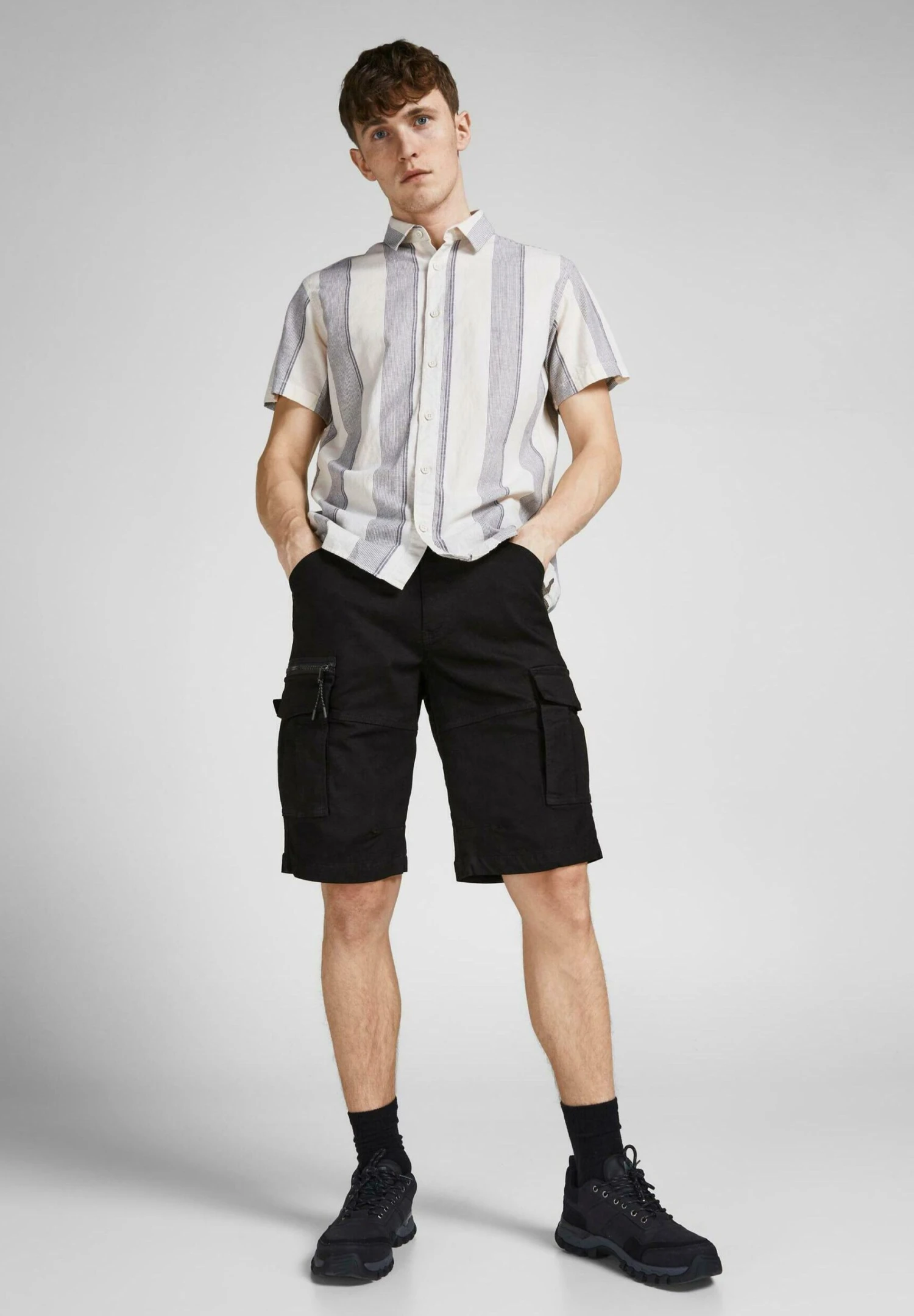 Jack & Jones Unifarbene Dex Mit Cargotaschen - Shorts - Schwarz 2 Jack & Jones Unifarbene Dex Mit Cargotaschen - Shorts - Schwarz - Afbeelding 2
