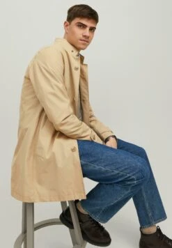 Jack & Jones Jprblacarl- Halflange Jas - Cornstalk -Jack & Jones Verkoopwinkel aed589fbc7f84ed38b19571bbfadab7c