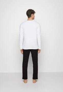 Jack & Jones Jacbasic Logo Tee And Lougepants Set - Pyjama - White/Black -Jack & Jones Verkoopwinkel d258bd1895394ceaa20788e502788aa3