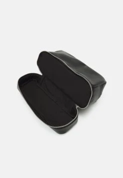 Jack & Jones JacjayToilet Bottom Zip Bag Unisex - Reisaccessoires - Black -Jack & Jones Verkoopwinkel e51ef2a55d6744faae010b7fcc6e0394